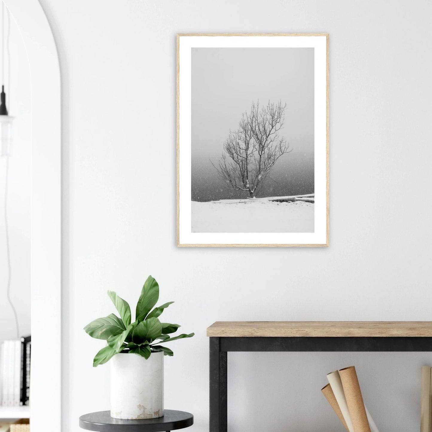 Enslig vintertre | Premium plakat | Treramme - DanielfotoPremium plakat i matt papir med trerammeTreramme21x29.7 cm / 8x12"