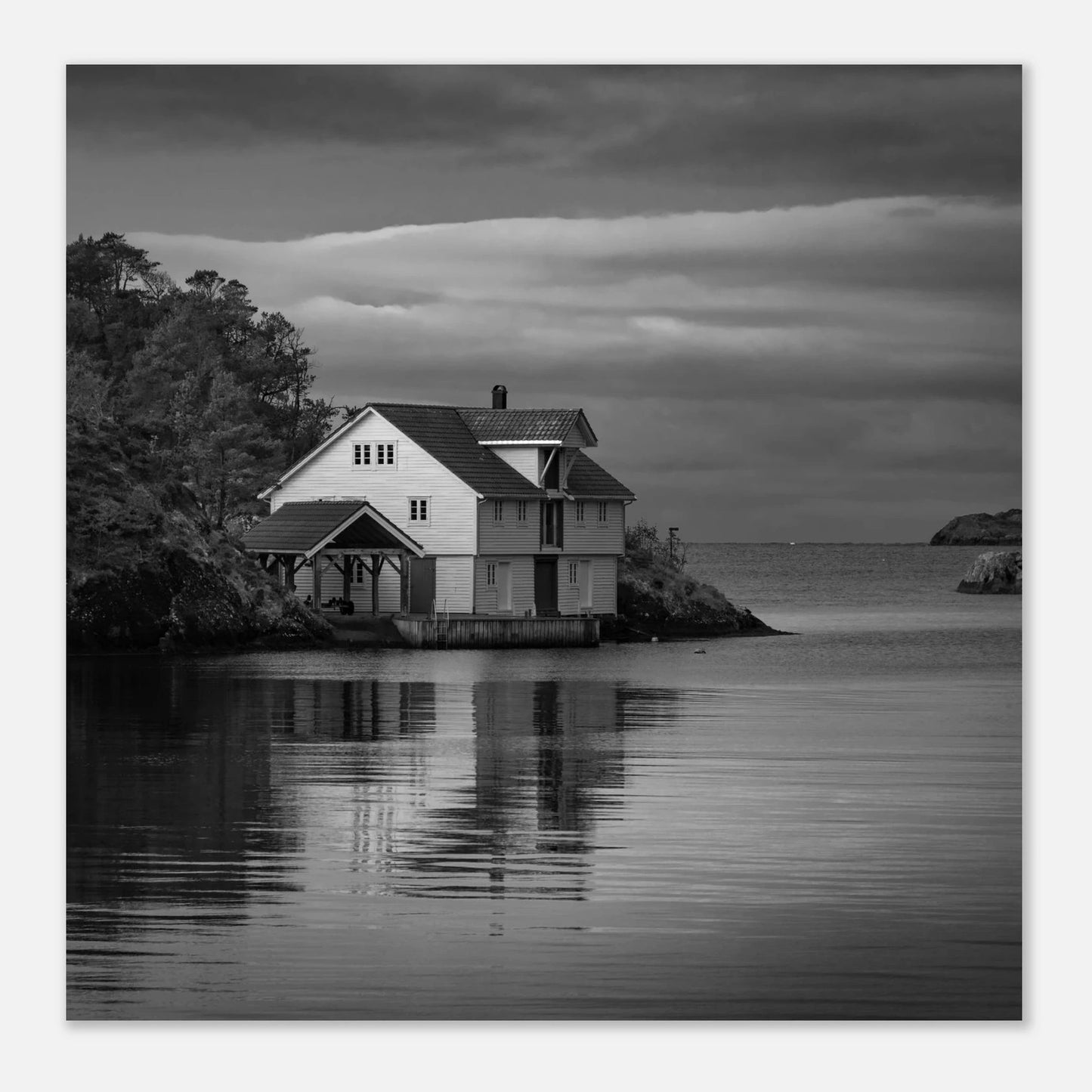 Sjøhus ved Lykling på Bømlo | Premium plakat | Treramme - DanielfotoUten ramme30x30 cm / 12x12″