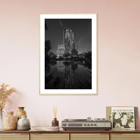 Sagrada Família | Premium plakat | Treramme - DanielfotoPremium plakat i matt papir med trerammeHvit ramme21x29.7 cm / 8x12"