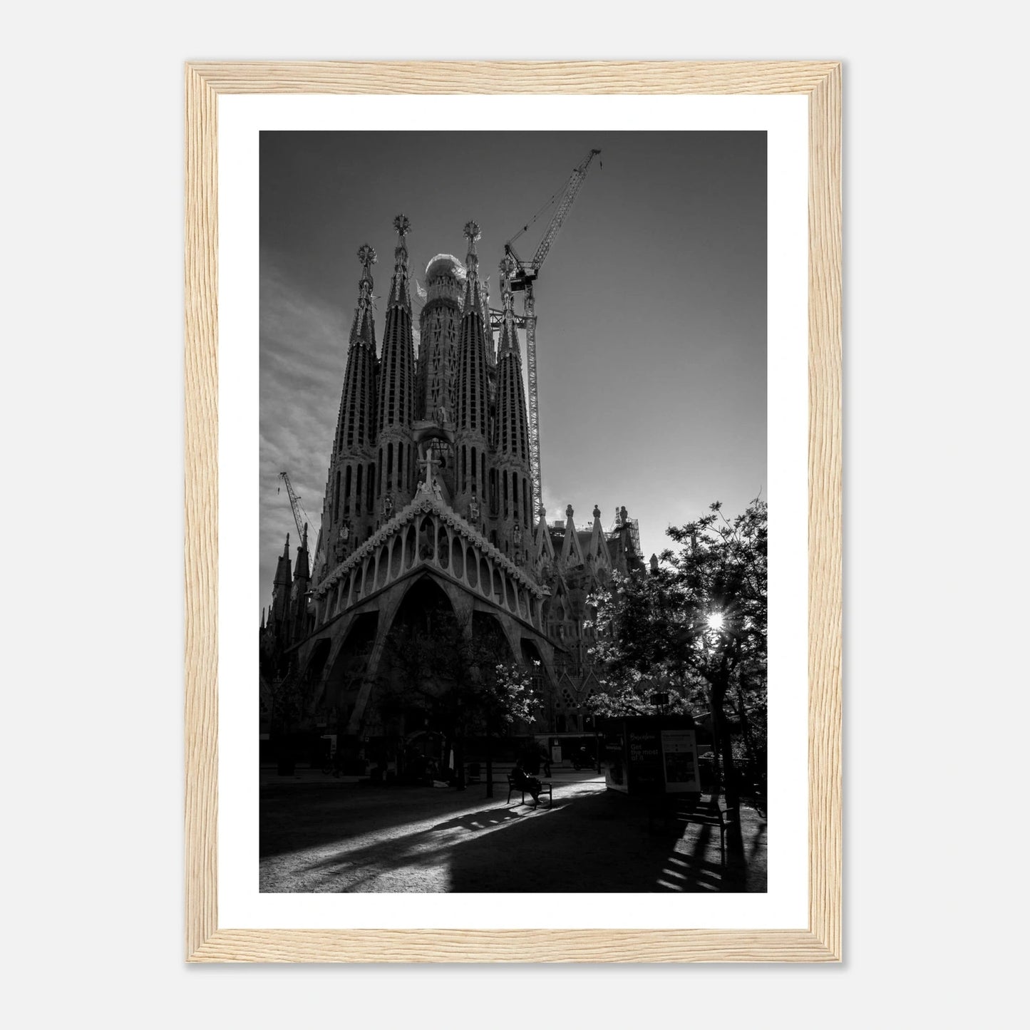 Sagrada Família ved soloppgang | Premium plakat | Treramme - DanielfotoPremium plakat i matt papirUten rammeA1 (59.4 x 84.1 cm)