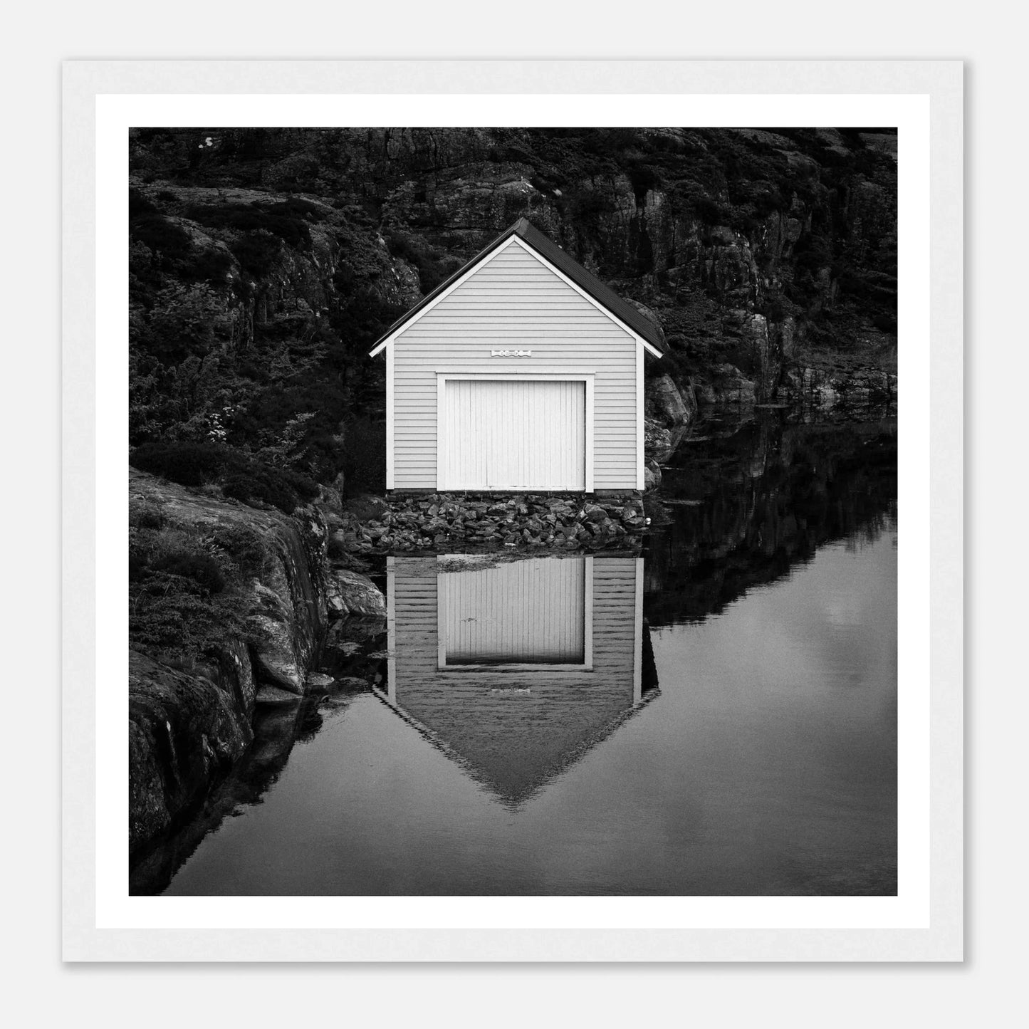 Naust på Øygarden | Premium plakat | Treramme - Danielfoto40x40 cm / 16x16″Premium plakat i matt papir -