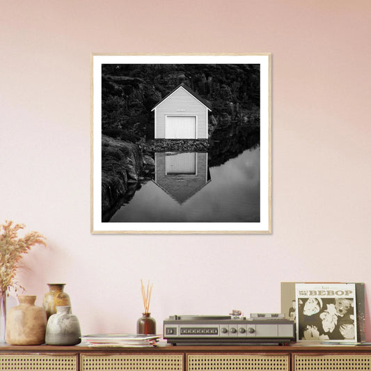 Naust på Øygarden | Premium plakat | Treramme - Danielfoto40x40 cm / 16x16″Premium plakat i matt papir -