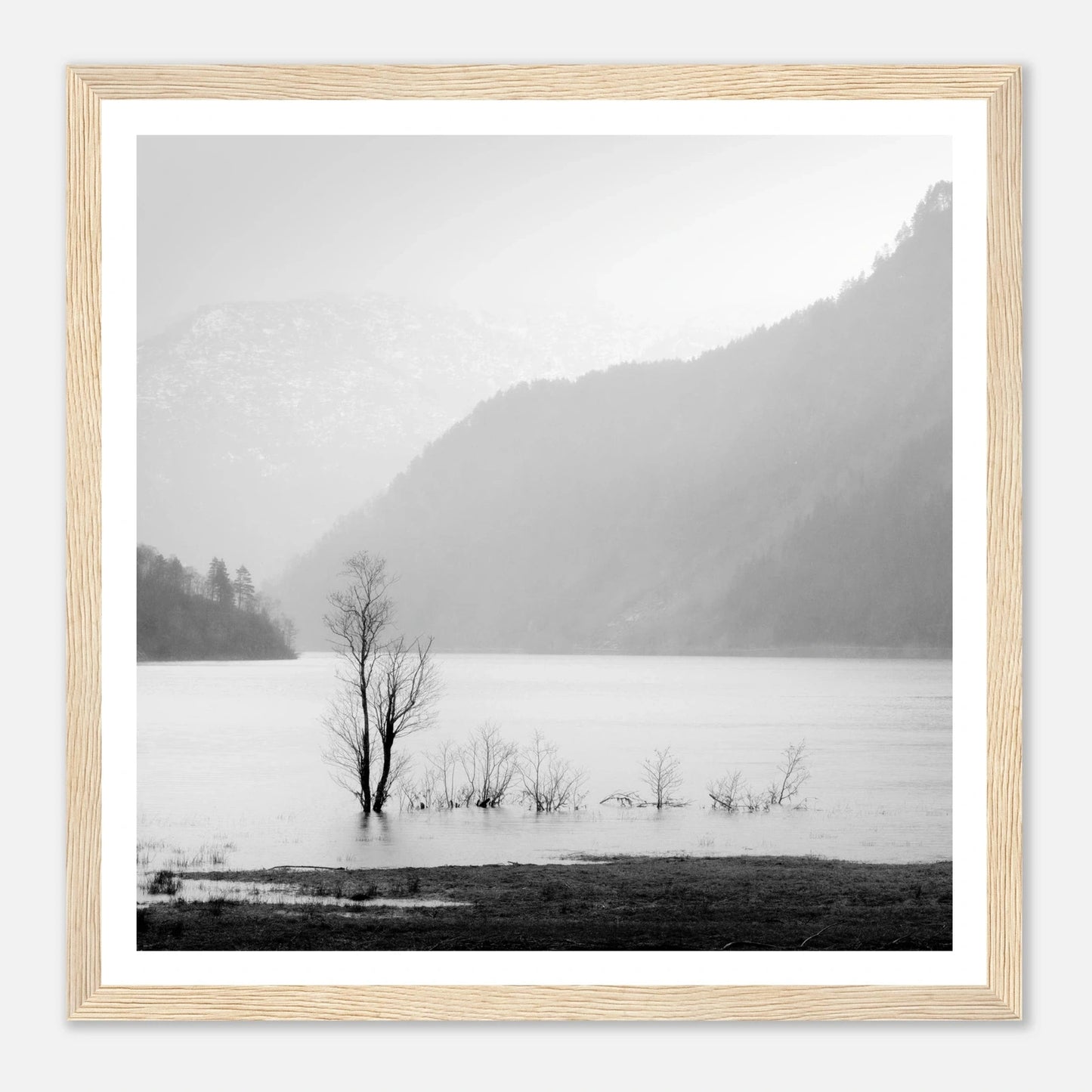 Stillheten ved Øvredalsvatnet | Premium plakat | Treramme - DanielfotoTreramme30x30 cm / 12x12″