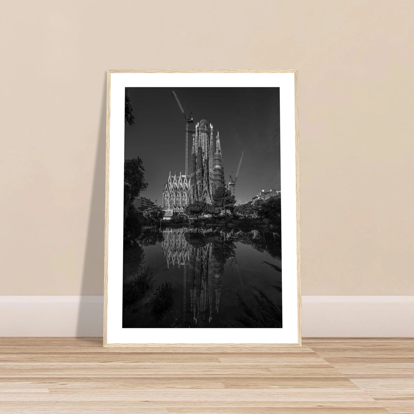 Sagrada Família | Premium plakat | Treramme - DanielfotoPremium plakat i matt papir med trerammeHvit ramme21x29.7 cm / 8x12"