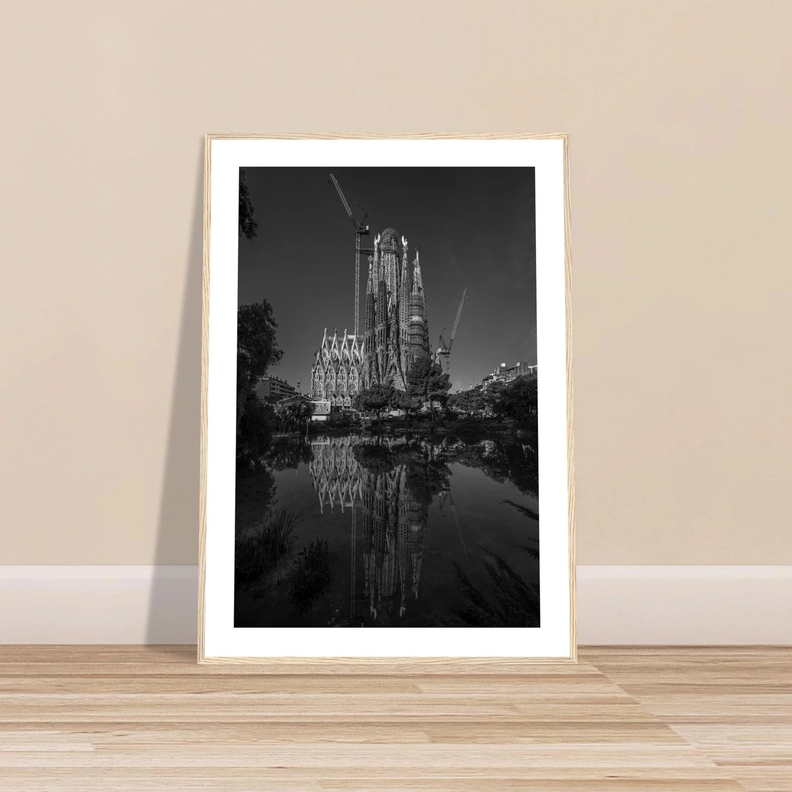 Sagrada Família | Premium plakat | Treramme - DanielfotoPremium plakat i matt papir med trerammeHvit ramme21x29.7 cm / 8x12"