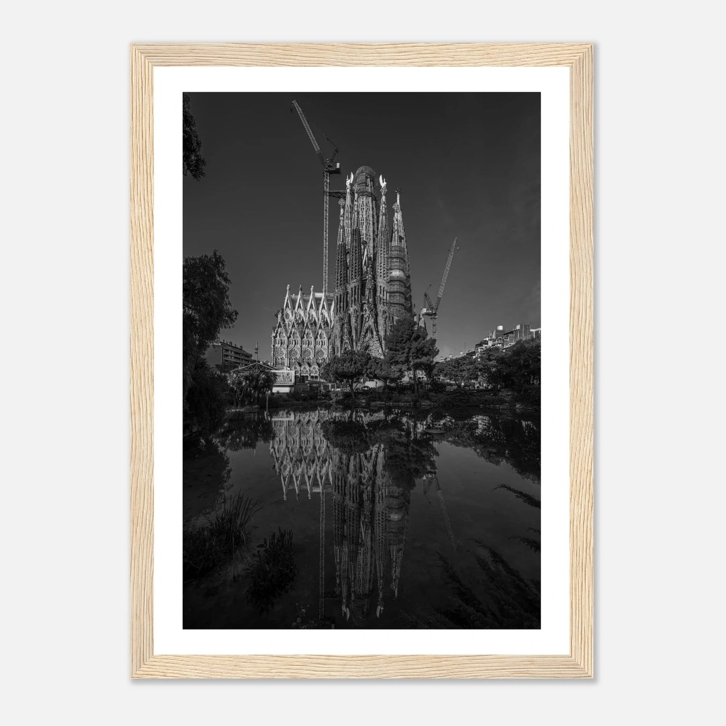 Sagrada Família | Premium plakat | Treramme - DanielfotoPremium plakat i matt papir med trerammeSvart ramme21x29.7 cm / 8x12"
