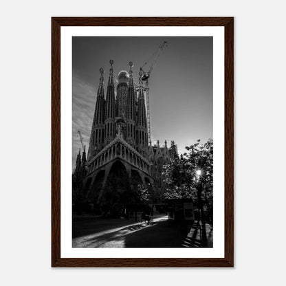 Sagrada Família ved soloppgang | Premium plakat | Treramme - DanielfotoPremium plakat i matt papir med trerammeSvart ramme21x29.7 cm / 8x12"