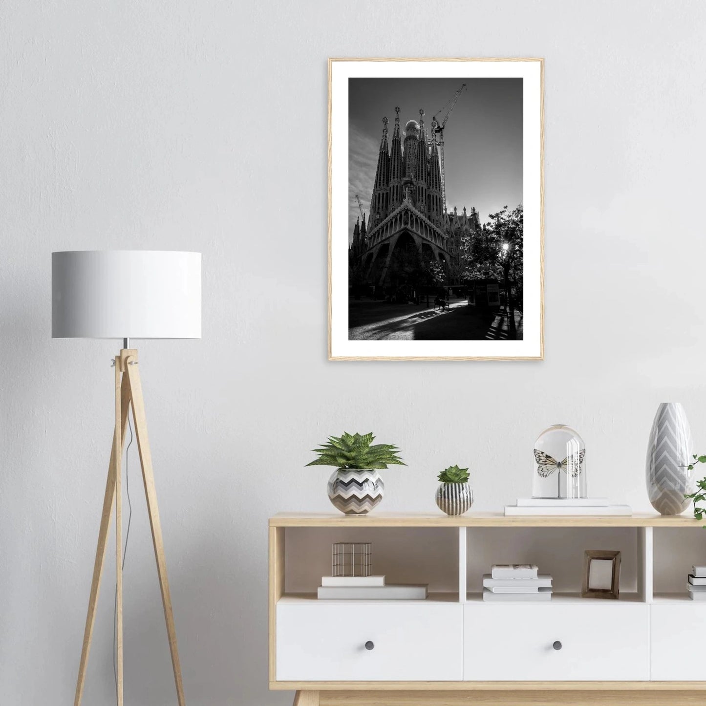 Sagrada Família ved soloppgang | Premium plakat | Treramme - DanielfotoPremium plakat i matt papir med trerammeTreramme21x29.7 cm / 8x12"