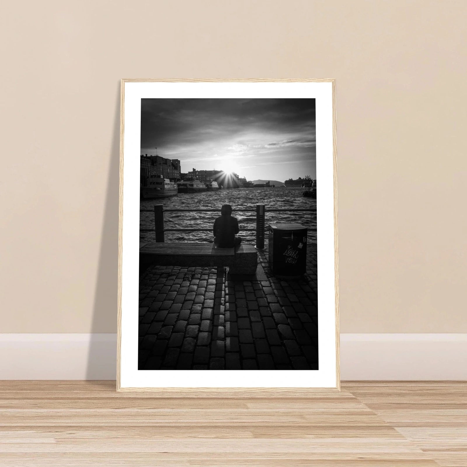 Solnedgang ved Fisketorget i Bergen | Premium plakat | Treramme - DanielfotoA1 (59.4 x 84.1 cm)Premium plakat i matt papir - 